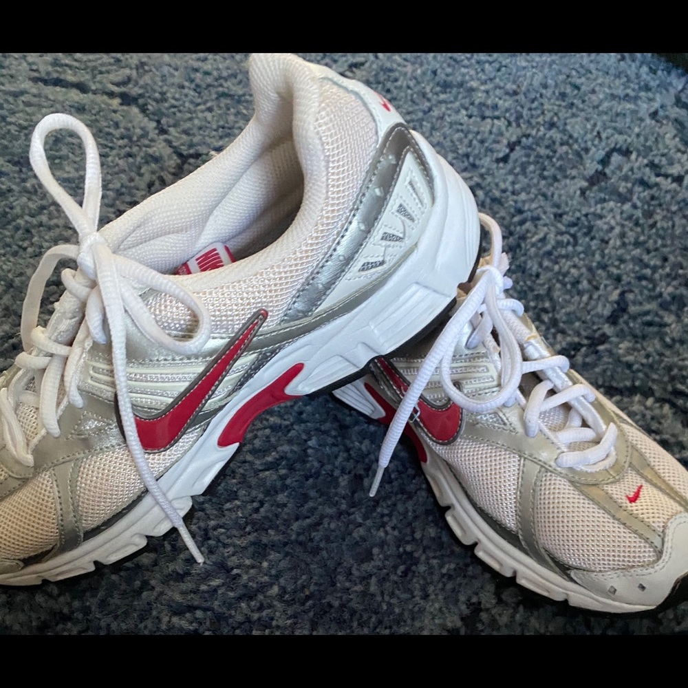 Nike Air Downshifter II, Red & White size 8.5